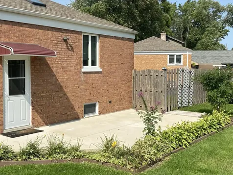 2171 Laura Lane Des Plaines IL 60018