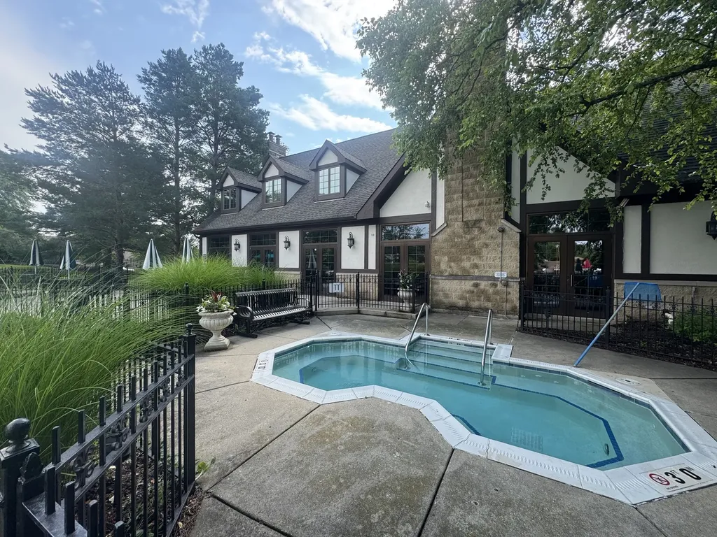 1108 Hollingswood Avenue Naperville IL 60564