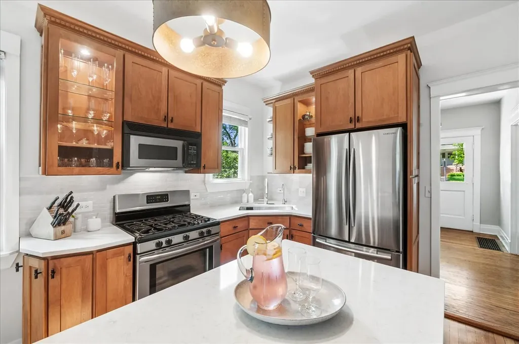 571 Anthony Street Glen Ellyn IL 60137