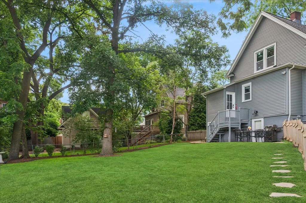 571 Anthony Street Glen Ellyn IL 60137