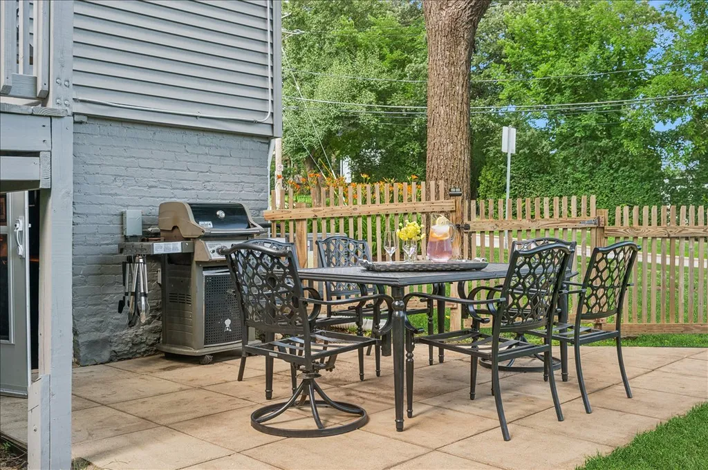 571 Anthony Street Glen Ellyn IL 60137