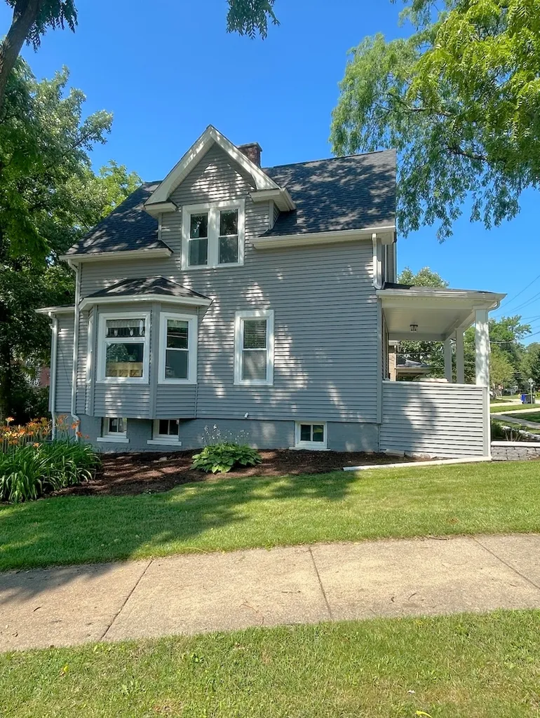 571 Anthony Street Glen Ellyn IL 60137