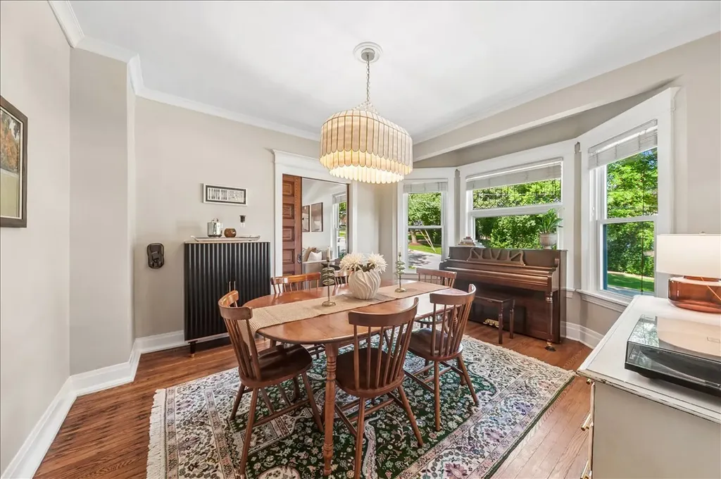 571 Anthony Street Glen Ellyn IL 60137