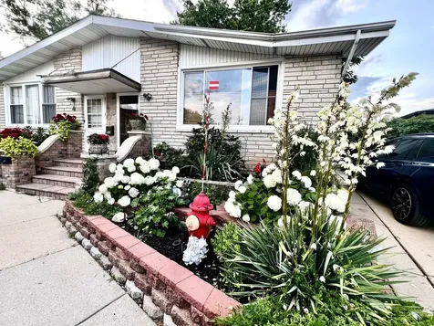 352 Dover Lane Des Plaines IL 60018