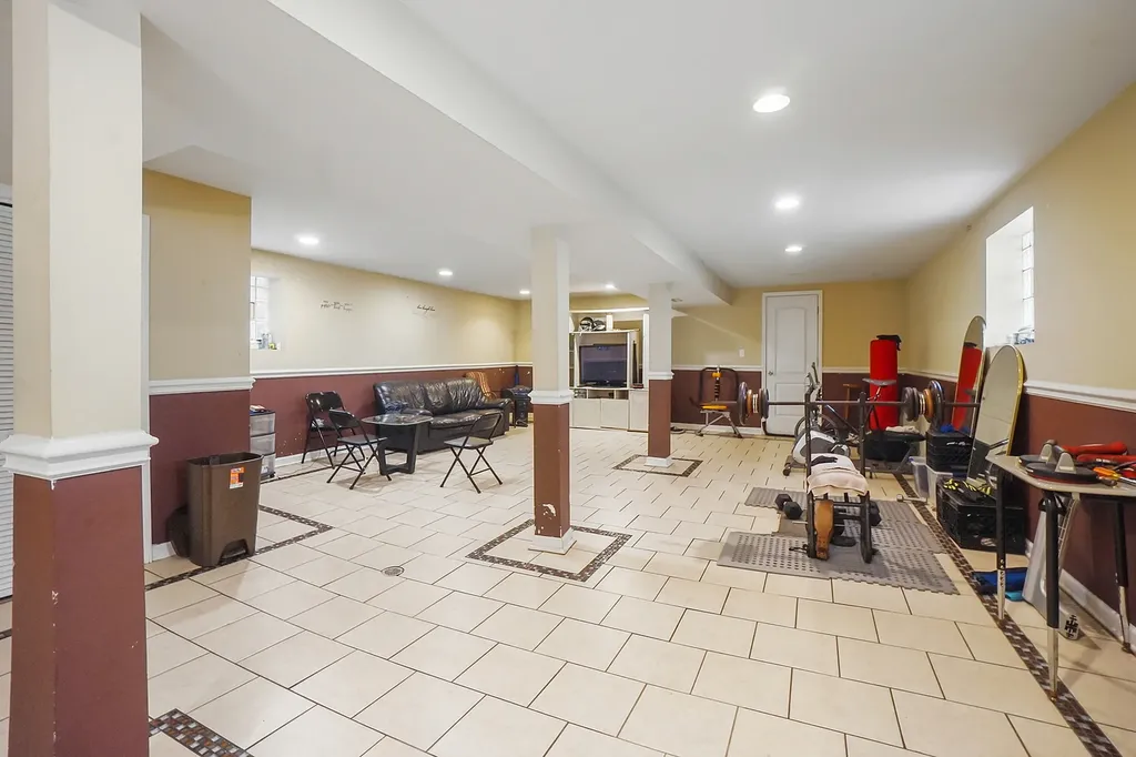 7527 South Perry Avenue Chicago IL 60620