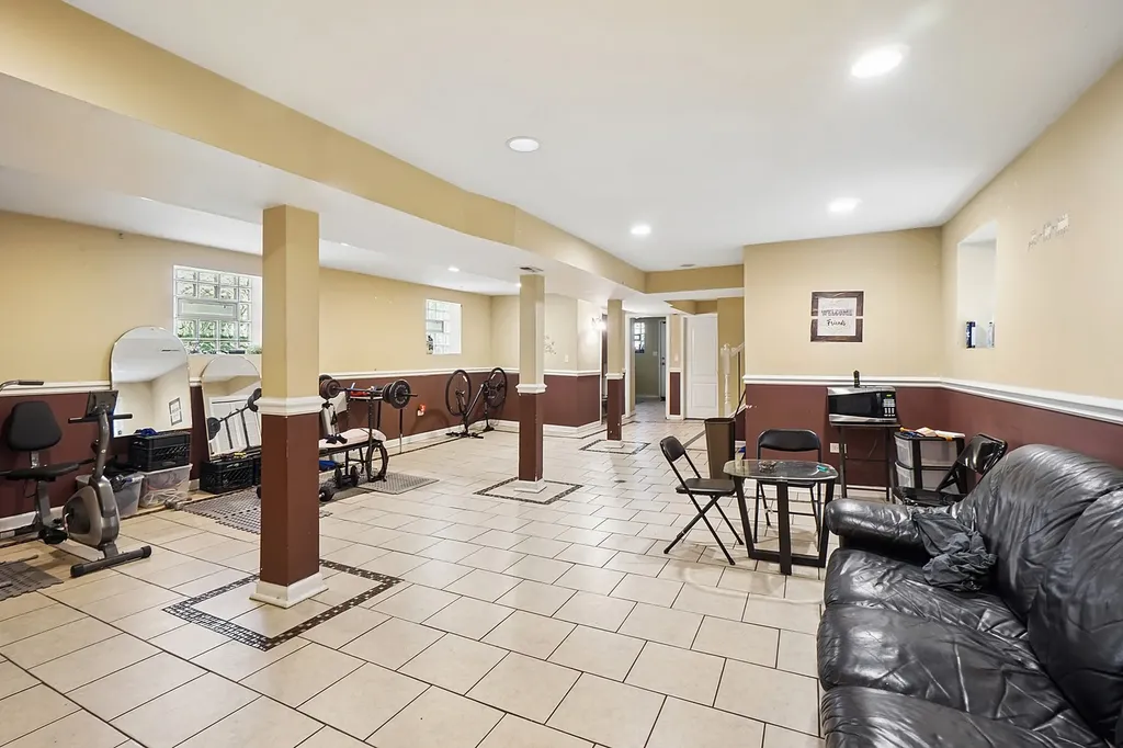 7527 South Perry Avenue Chicago IL 60620