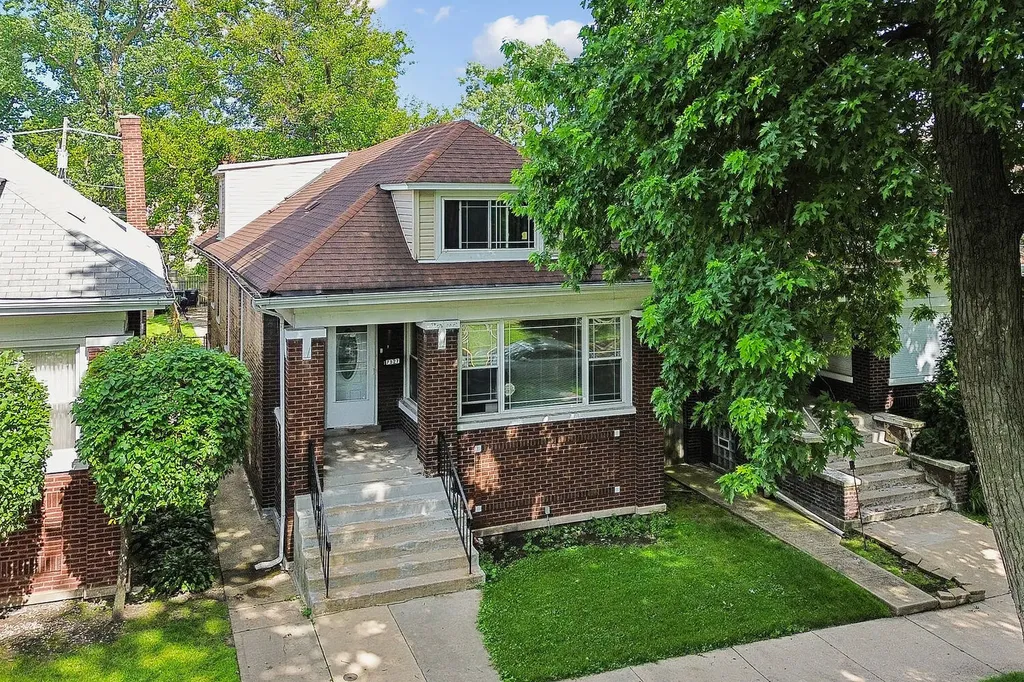 7527 South Perry Avenue Chicago IL 60620