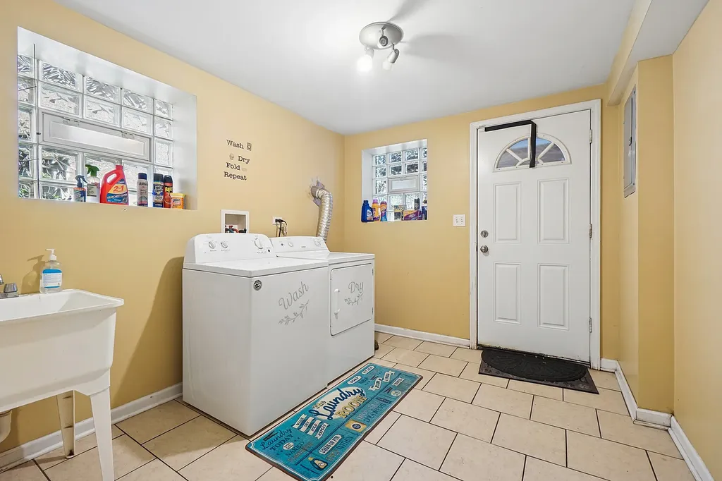 7527 South Perry Avenue Chicago IL 60620