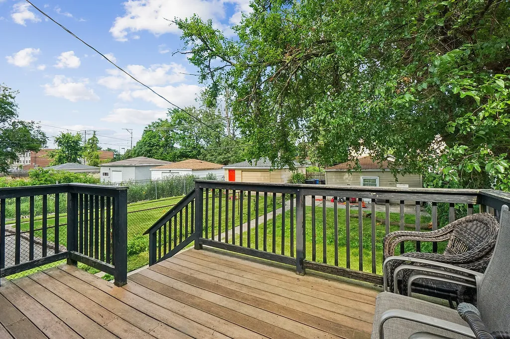 7527 South Perry Avenue Chicago IL 60620