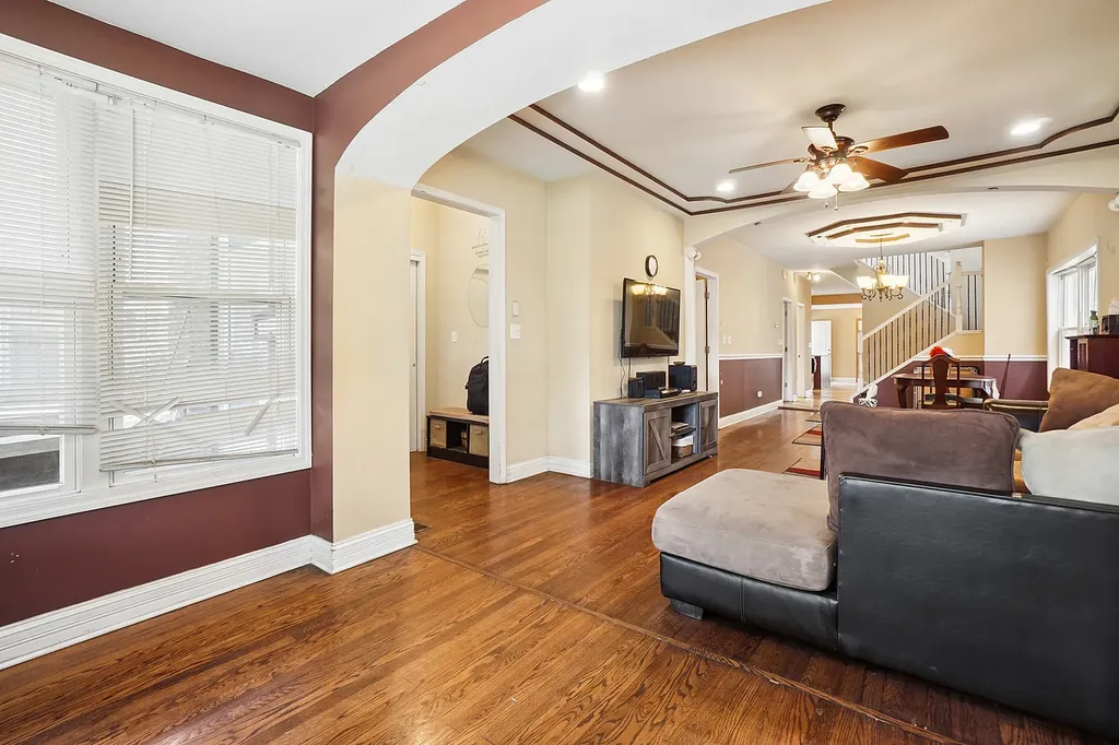 7527 South Perry Avenue Chicago IL 60620