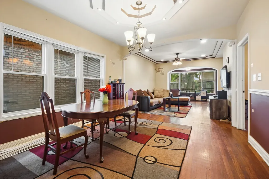 7527 South Perry Avenue Chicago IL 60620