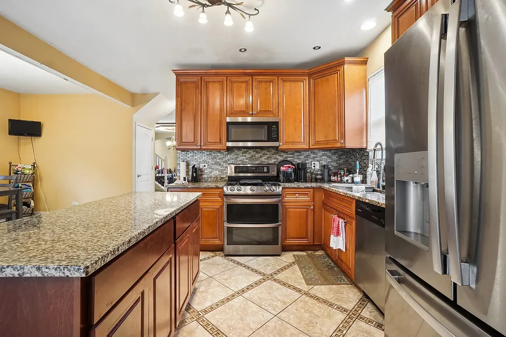 7527 South Perry Avenue Chicago IL 60620