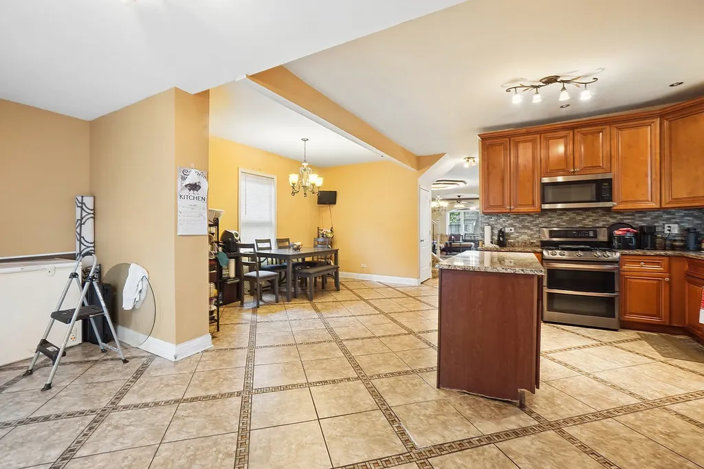 7527 South Perry Avenue Chicago IL 60620
