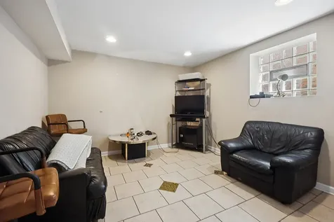 7527 South Perry Avenue Chicago IL 60620