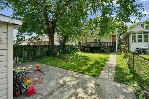 7527 South Perry Avenue Chicago IL 60620