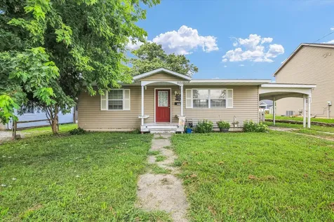 906 East Newkirk Street Tuscola IL 61953
