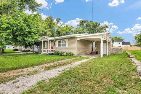 906 East Newkirk Street Tuscola IL 61953
