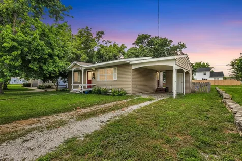 906 East Newkirk Street Tuscola IL 61953