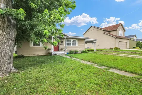 906 East Newkirk Street Tuscola IL 61953