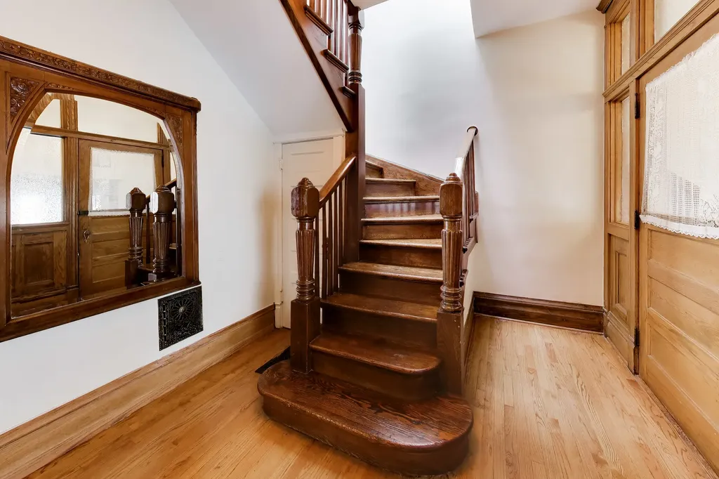 3807 North Alta Vista Terrace Chicago IL 60613