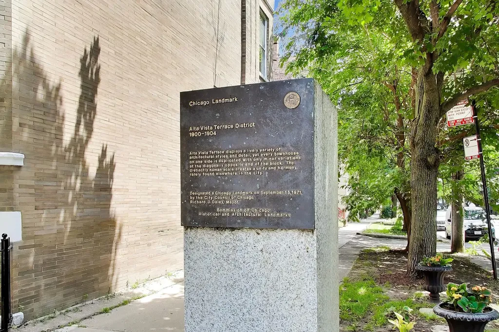 3807 North Alta Vista Terrace Chicago IL 60613