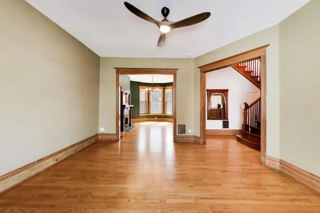 3807 North Alta Vista Terrace Chicago IL 60613