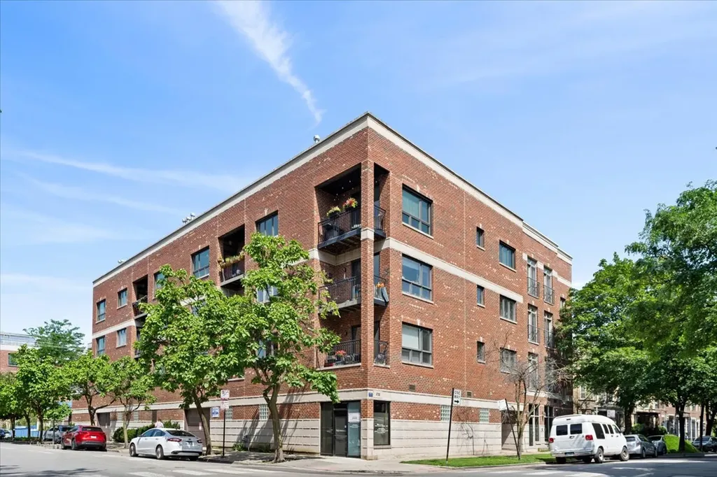 4700 North Kenmore Avenue Chicago IL 60640