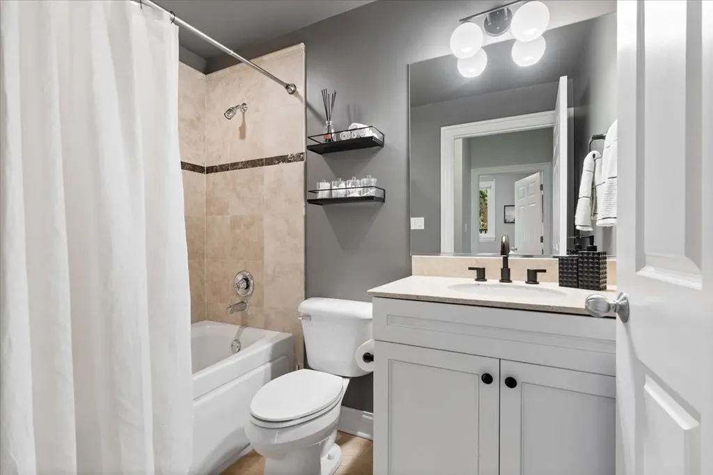 4700 North Kenmore Avenue Chicago IL 60640
