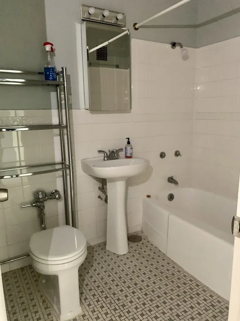6030 North Sheridan Road Chicago IL 60660