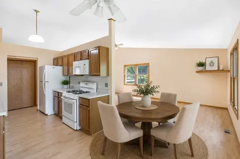 640 Lilac Drive Algonquin IL 60102