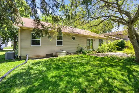 640 Lilac Drive Algonquin IL 60102