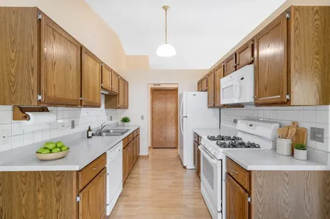 640 Lilac Drive Algonquin IL 60102