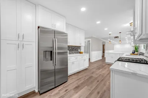 28069 North Lake Drive Wauconda IL 60084