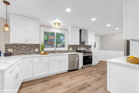 28069 North Lake Drive Wauconda IL 60084