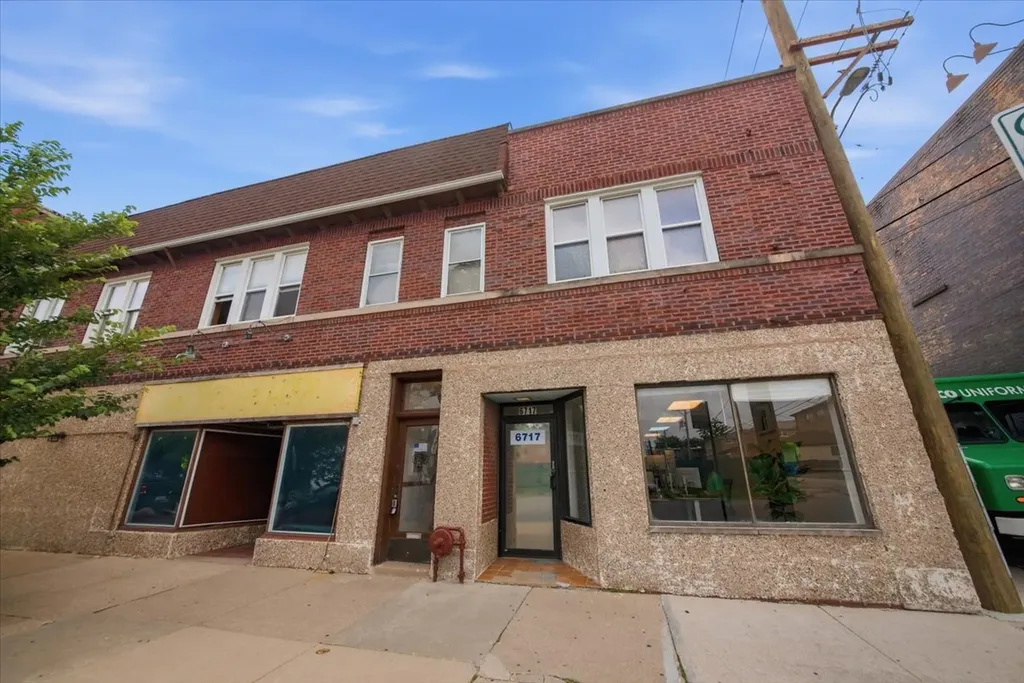 6719 North Oshkosh Avenue Chicago IL 60631