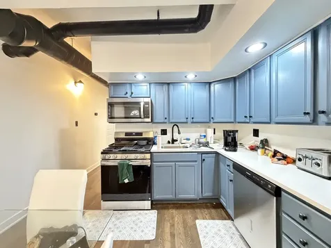 1933 West Grand Avenue Chicago IL 60622