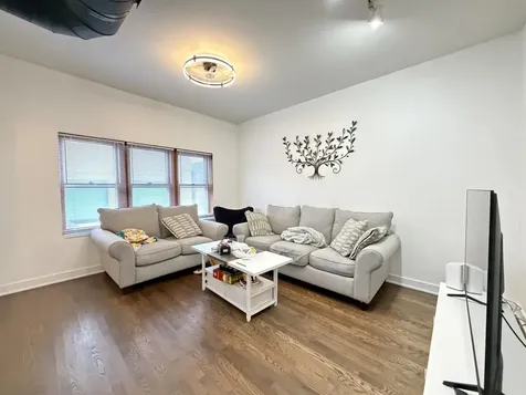1933 West Grand Avenue Chicago IL 60622
