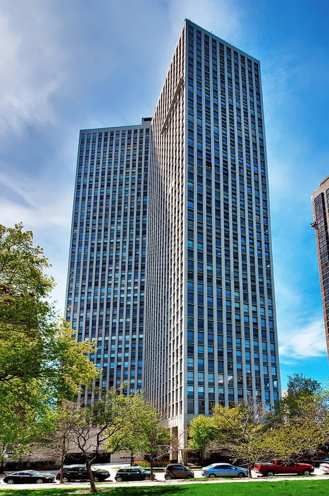 2626 North Lakeview Avenue Chicago IL 60614