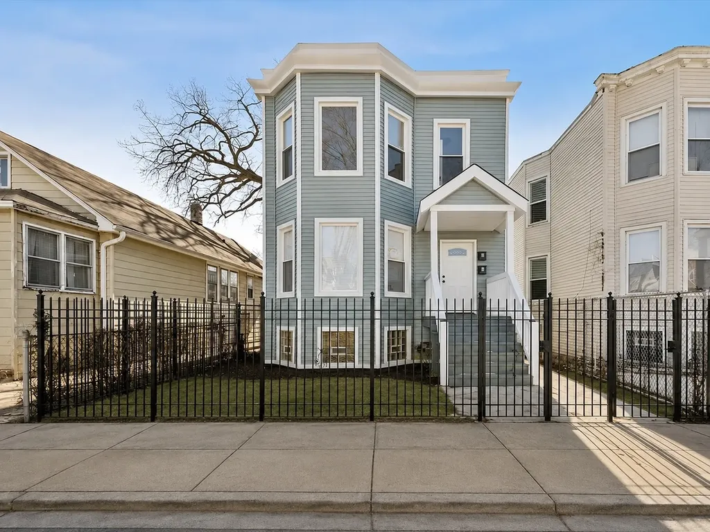 4845 West Potomac Avenue Chicago IL 60651