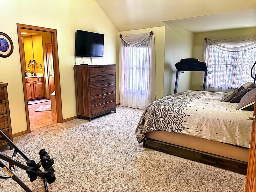 2484 Warwick Court Aurora IL 60503