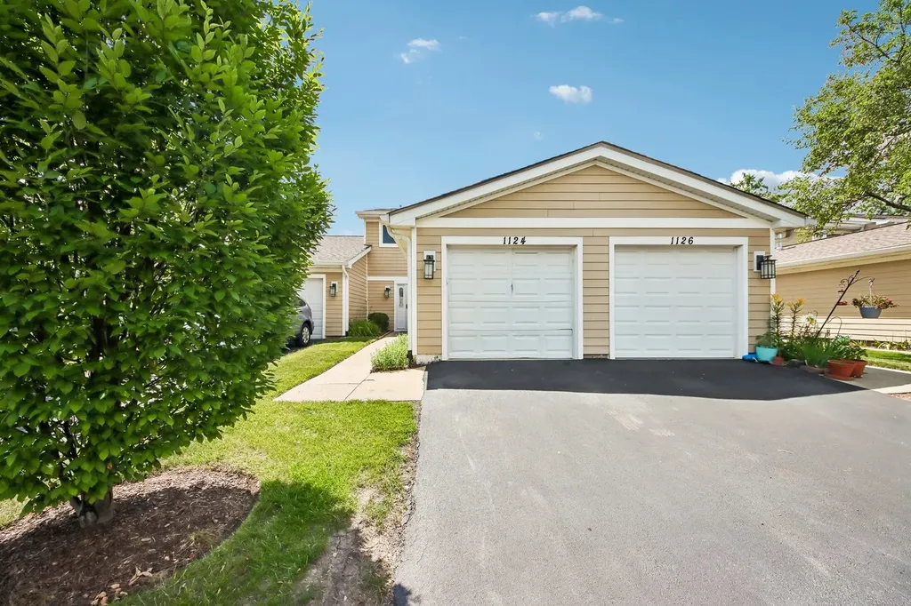 1124 East Potomac Lane Palatine IL 60074