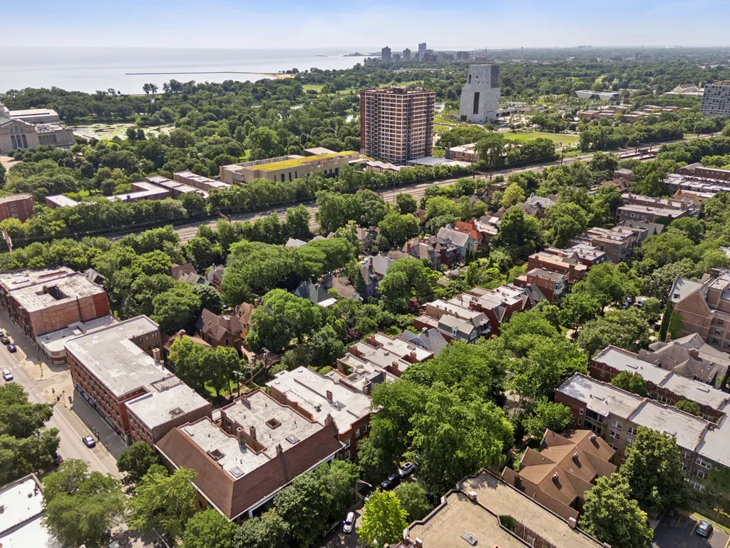 5715 South Blackstone Avenue Chicago IL 60637