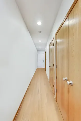 917 West Lakeside Place Chicago IL 60640