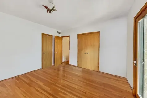 917 West Lakeside Place Chicago IL 60640