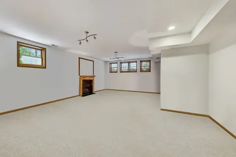 917 West Lakeside Place Chicago IL 60640