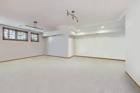 917 West Lakeside Place Chicago IL 60640