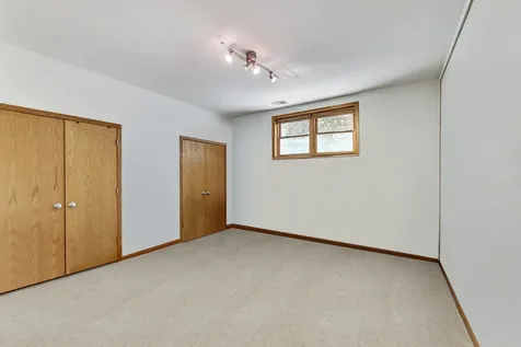 917 West Lakeside Place Chicago IL 60640