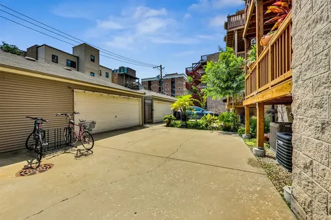 917 West Lakeside Place Chicago IL 60640