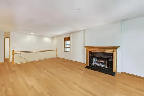 917 West Lakeside Place Chicago IL 60640