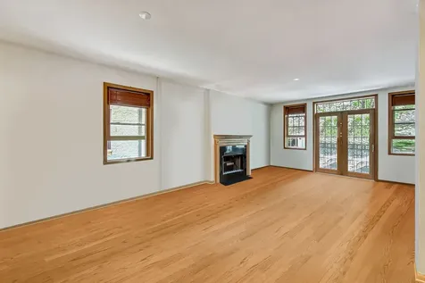 917 West Lakeside Place Chicago IL 60640